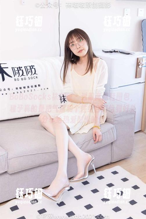 BoBoSocks袜啵啵-稚予 BoBoSocks袜啵啵 - 透明高跟鞋图包,稚予真的是把气质和个性结合得恰到好处,分享给热爱时尚的你!