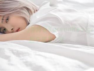 看Hyoyeon(김효연)如何在KoreanRealgraphic套图中散发个性