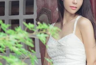 UGirls尤果网 – 原图中的李思宁:那礼服简直让我打心底里想说‘我要同款’!