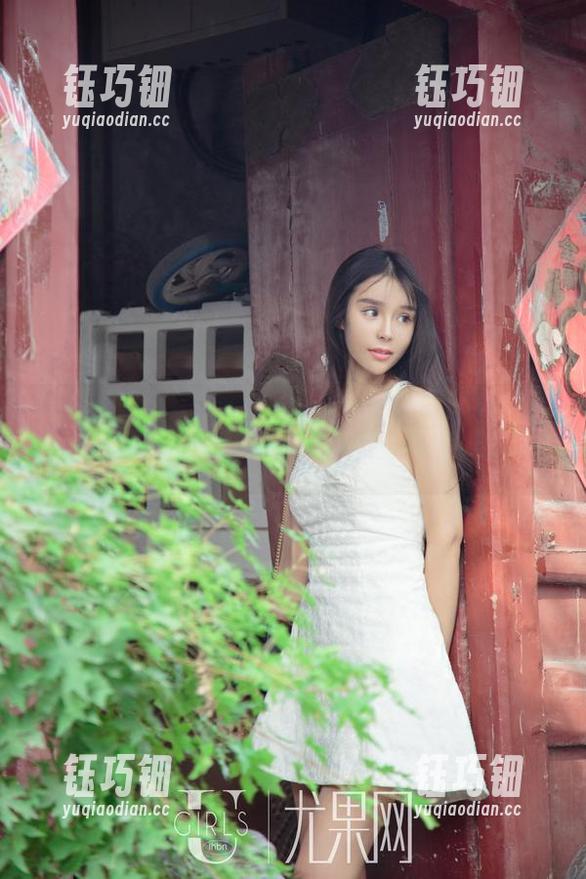 UGirls尤果网-李思宁 UGirls尤果网 - 原图中的李思宁:那礼服简直让我打心底里想说‘我要同款’!