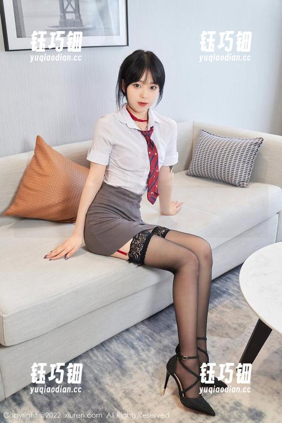 Xiuren秀人网-土肥圆Caro Xiuren秀人网 - 图包大曝光:土肥圆Caro与她的长腿穿搭合集