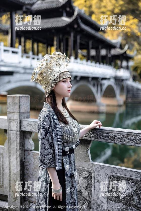 Xiuren秀人网-奈奈Fox Xiuren秀人网 - 奈奈Fox短裙套图:轻松一拍,这裙子真是个超级话题制造机!