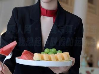 Xiuren秀人网 – 在线写真:曦宝儿的礼服,让我想起小时候的运动会!