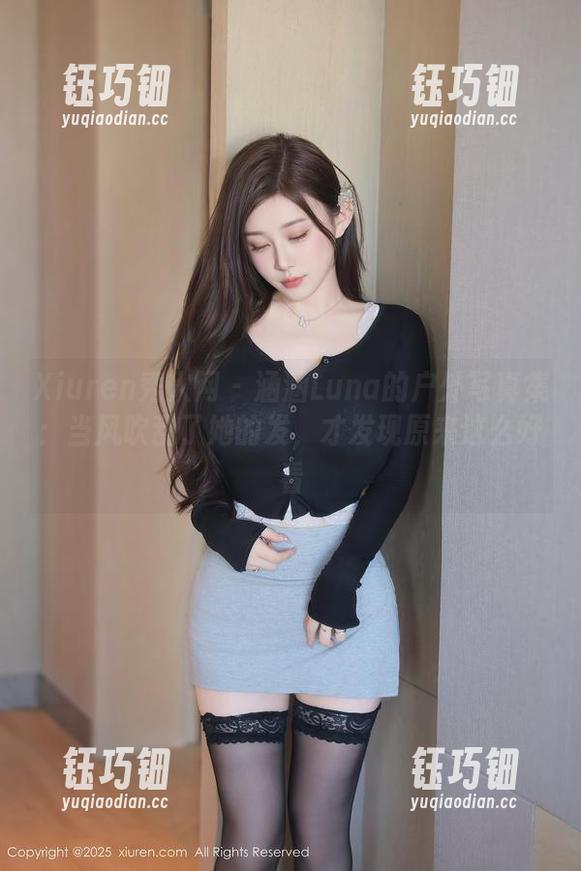 Xiuren秀人网-涵涵Luna Xiuren秀人网 - 涵涵Luna的户外写真集:当风吹乱了她的发,才发现原来这么好看