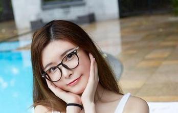 YouWu尤物馆 – 艾小青的女神图库真是让人着迷,下载前先喝口水,小心一口气不够!