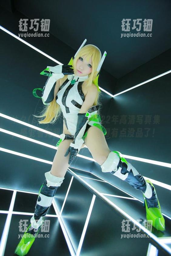 サク(saku)Fantia2022年高清写真集，感觉看完我的生活都变得有点没品了！
