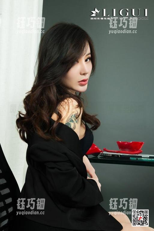 丽柜 - 兔子与她的白色恋人：写真里的梦幻时光