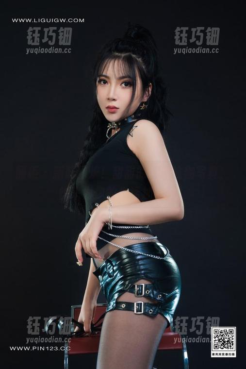 丽柜-甜甜 丽柜 - 新鲜出炉!甜甜的最新瑜伽写真,快来为你的生活加点料!