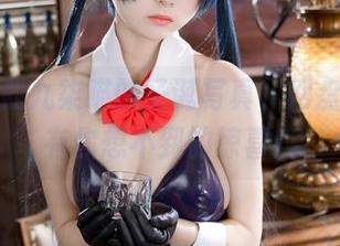 快来下载九柒喵的圣诞写真,网盘里一定有你想不到的惊喜!