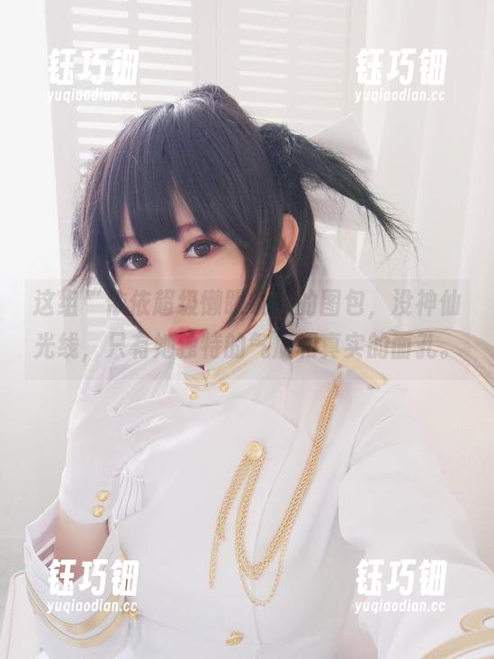 依依超级懒 这组“依依超级懒眼镜”的图包,没神仙光线,只有她独特的气质和真实的面孔。