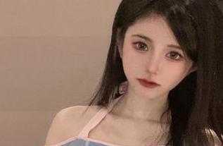 倦倦喵私拍:吊带白丝缠绕的不只是身体,还是你的心!