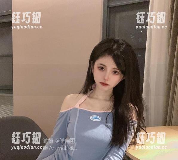 倦倦喵 倦倦喵私拍:吊带白丝缠绕的不只是身体,还是你的心!