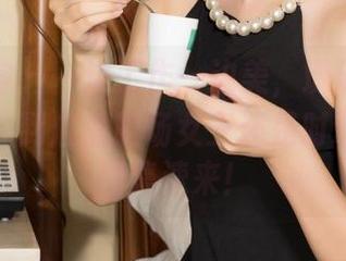 克拉女神 – 一边工作一边美,珊珊的职业装写真:到底是职场女王还是时髦尤物?图集速来!