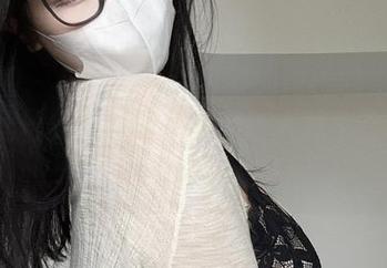 微密圈 – 来吧!来领可爱的肉巴的姐妹花黑色丝丝免费图包,半腿让人忍不住想像…哎呀,脑洞大开!