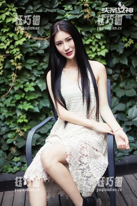 头条女神 - 看尹菲的白色写真合集，意想不到的纯粹和……那个‘白’的感觉！