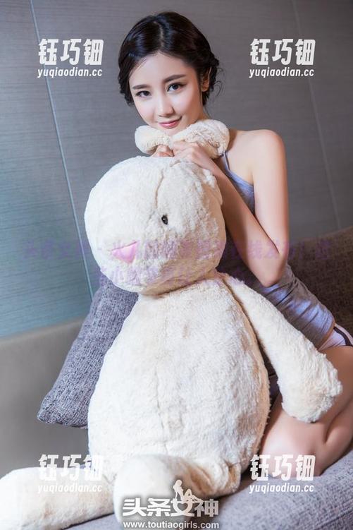 头条女神 - 火儿的睡衣图集在线发布！这些小细节真让人分心。