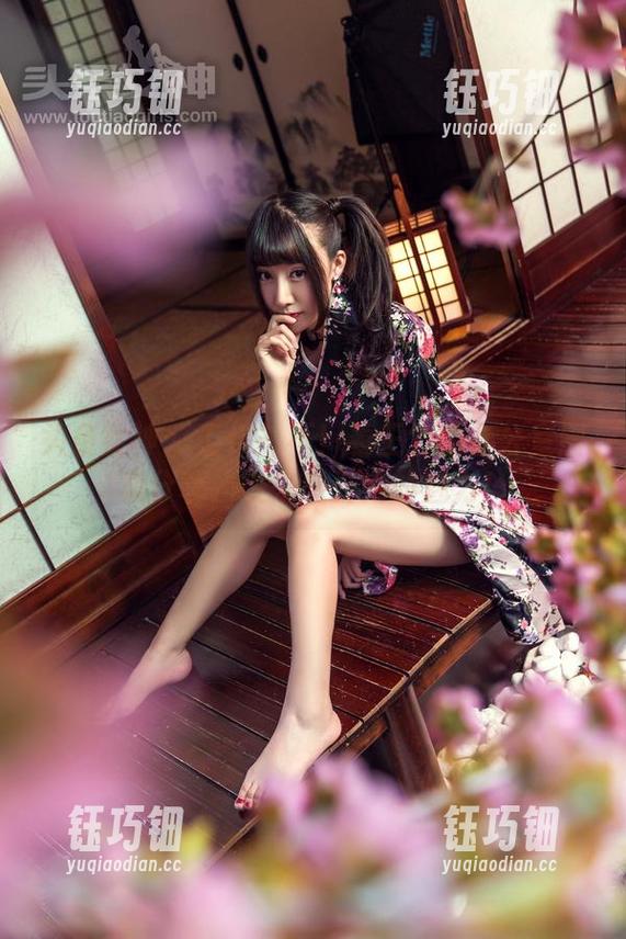 头条女神 - 工作？不！看王竹的办公室图集分享，快来感受她的魅力！