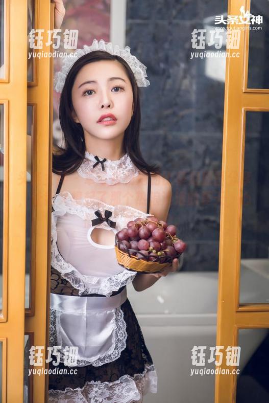 头条女神-草莓酱 头条女神 - 草莓酱和她的比基尼原图分享,让我又想起了那个热浪滚滚的夏天,心情怎么那么复杂。