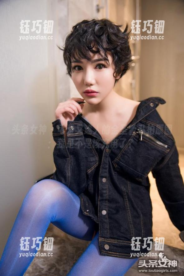 头条女神-金圣雪 头条女神 - 可爱又迷人的金圣雪私拍原图:我是不是该充电了?