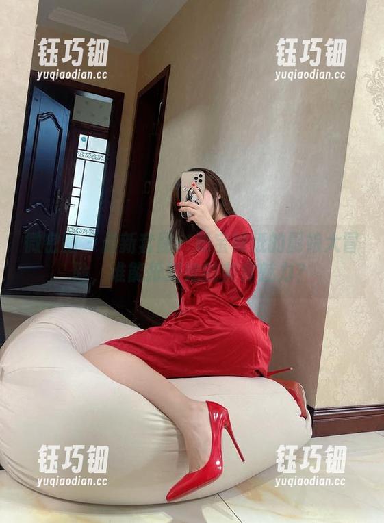奶宝妹纸 微密圈 - 最新套图:奶宝妹纸的厨娘大冒险,谁能抵挡她的美食魅力?