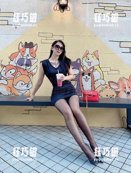 张老师 微密圈 - 当张老师遇上吊带:一组图片作品让我想到了什么呢?