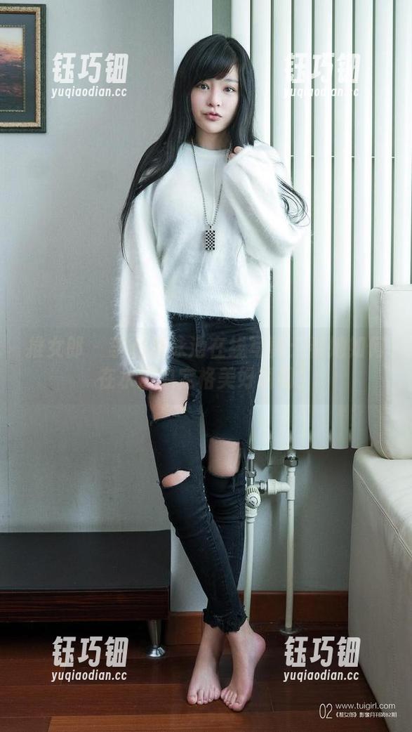 推女郎-李七喜 推女郎 - 李七喜泳池在线写真:看她如何在水波中定格美好瞬间!