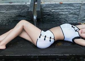 推女郎 – 谭冰的丝袜写真:网盘中的时尚秘籍,每个细节都不简单
