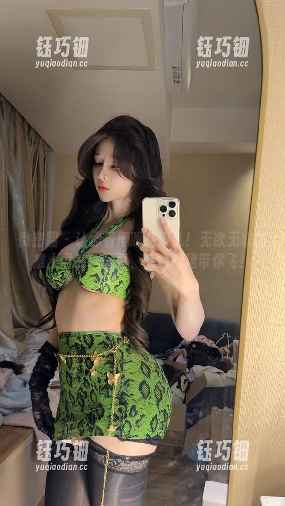 微密圈 - 让你看得眼花缭乱！无欲无求的推土君在线写真，红色战裙带你飞！