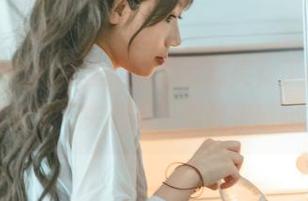 杏仁曲奇在图库里翻展黑兽精灵女王的魅力,隐秘又不失俏皮,你敢来瞧吗?
