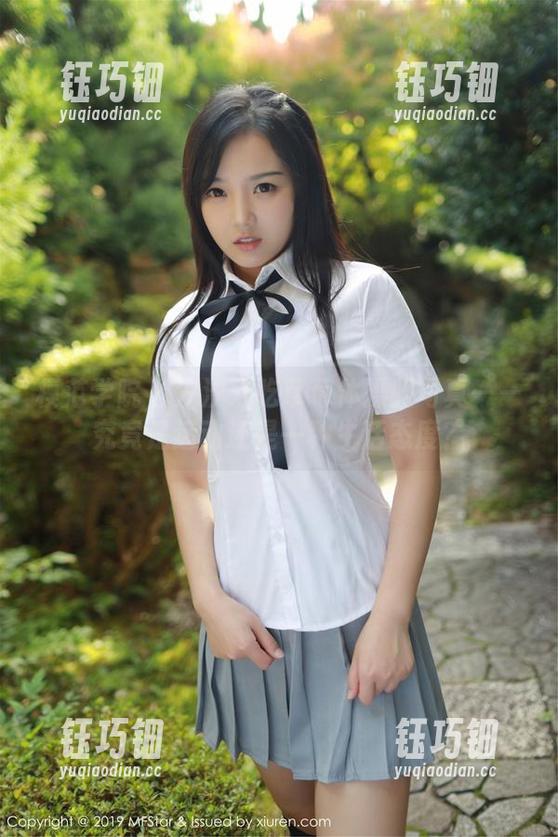 模范学院 - 汐汐爱吃草莓体操服写真——究竟是运动还是一种生活态度？