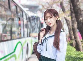高清捕捉瞬间,王羽杉在抹胸浴缸中展开的夏日梦