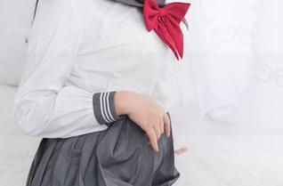 白烨烨的海边写真,海水真的好蓝,或者是我眼睛花了?