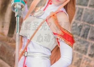 谁说长腿不需要圣光？看看白神泱的无圣光套图，心动不如行动！