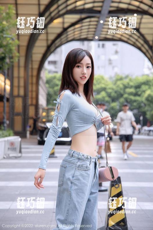 秀人网-何梦兮Stacy 秀人网 - 图片一出,何梦兮Stacy的礼服让人想起了小时候玩芭比的狂欢,差点忘了自己不是玩具!
