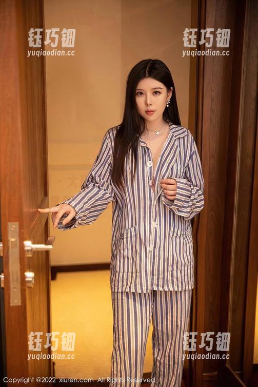 秀人网-大琪琪Emily 秀人网 - 大琪琪Emily的美腿太抢镜,图集都快变成撩人的风景线了!