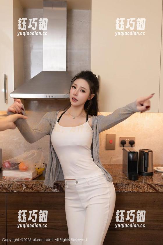 秀人网-小蛮妖yummy 秀人网 - 无圣光美图直击:小蛮妖yummy的厨娘秘籍,为什么我每天都想吃?