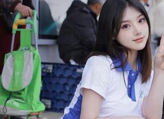 秀人网 – 这身制服也太适合拍黄瓜girl了吧!原图中那些神秘的细节让我忍不住想多看几遍。