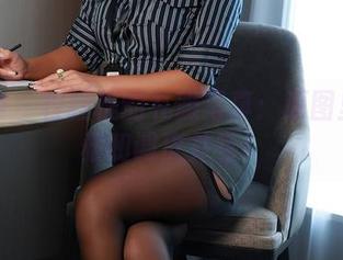秀人网 – 程程程的礼服写真：原图里的优雅和调皮并存！