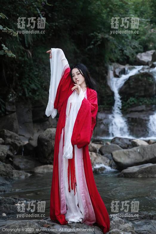 秀人网-邹晶晶女王 秀人网 - 运动中的邹晶晶女王:全套图包,我的视觉享受和小心脏都受不了。