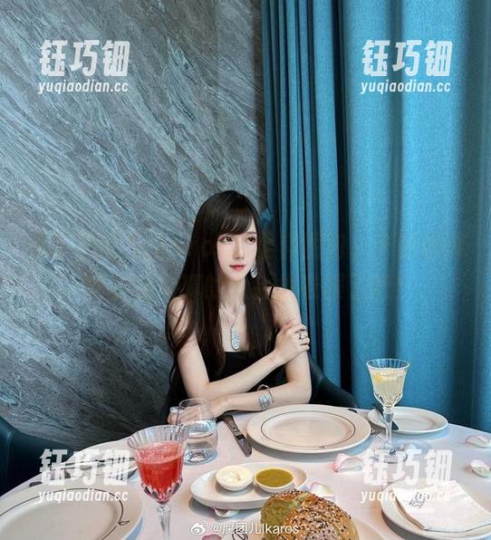 腐团儿Ikaros 看了腐团儿Ikaros的全套图包,卡特琳娜-暗夜猫女真的太会挑衣服了吧!
