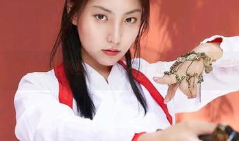 蜜桃社 – 伊琳奶牛原图,幽默感十足,牛魔王都得佩服!