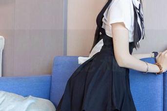 袜啵啵 – 观看熊熊如何在泳池中把每个瞬间都变成艺术的…