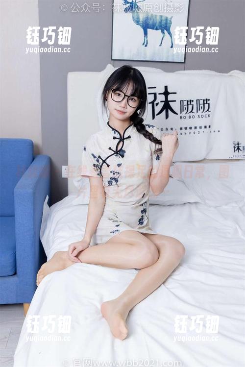 袜啵啵-雪糕 袜啵啵 - 在线看雪糕裸足的逗趣日常,图片里有无尽遐想…