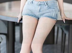 语画界 – 在看芝芝booty的秘书写真时,原图给我的感觉真是…有种想要一探究竟的冲动啊!