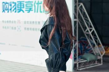 魔镜街拍 – 婷婷私拍合集:寒风中圣诞肉丝美人,快来一睹为快!