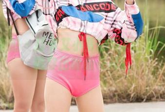 魔镜街拍 – 打卡艾小青的写真：泳装到底能穿出啥新花样？